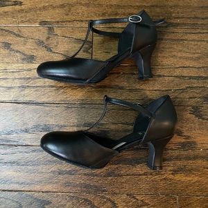 Bloch character dance shoes